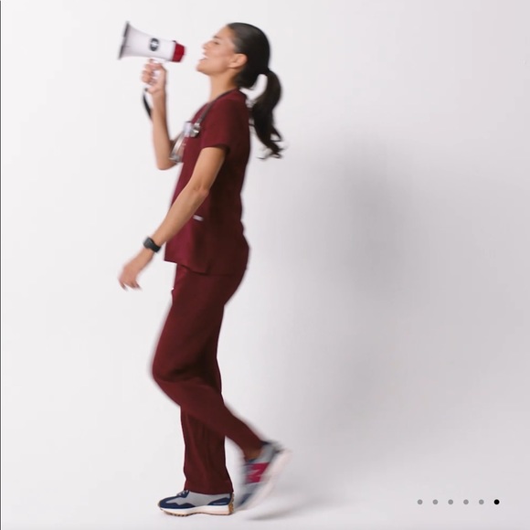 NWT FIGS Casma Three Pocket Scrub Top in Burgundy - Picture 2 of 10